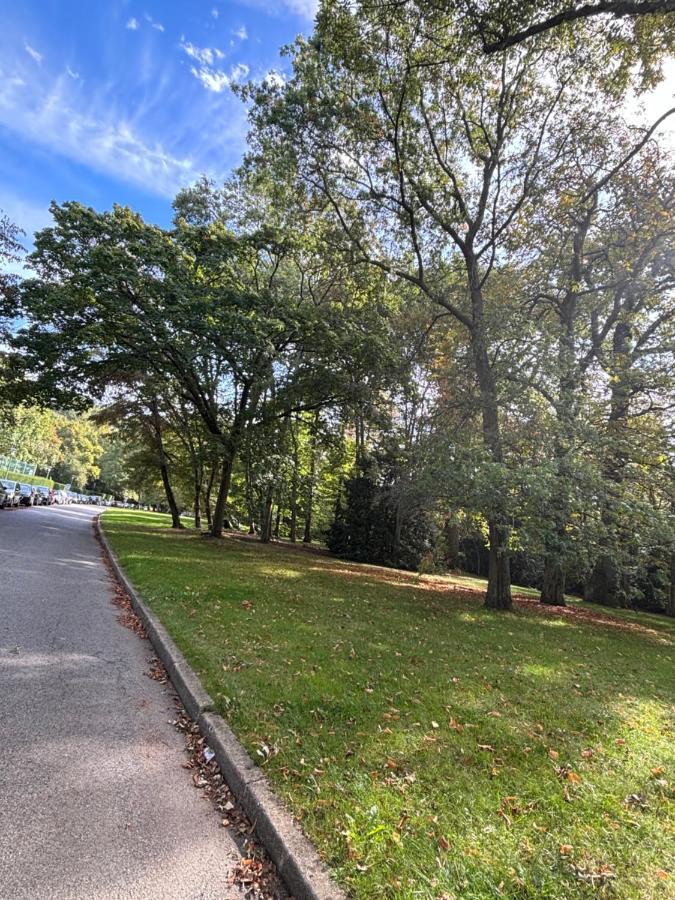 Ferienwohnung Ecrin De Verdure Au Chesnay Et Parking Gratuit Le Chesnay  Exterior foto